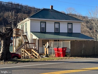 8 Chapman St Unit 1, Berkeley Springs, WV 25411