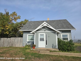 225 Main St, New England, ND 58647