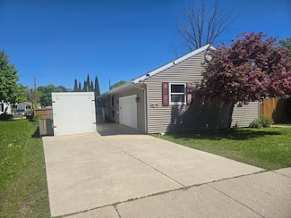 3720 Rasher St, Manitowoc, WI 54220