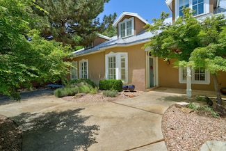 1513 Tinnin Rd NW, Los Ranchos, NM 87107