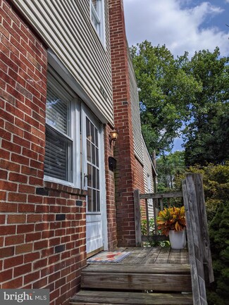 704 Swarthmorewood Ln, Swarthmore, PA 19081