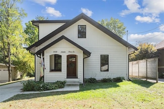 3802 Lincoln Place Dr, Des Moines, IA 50312