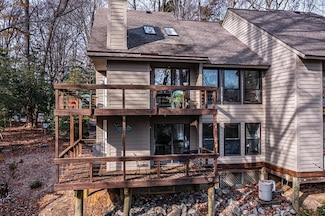 68 #4F Villa Ridge, Hartfield, VA 23071