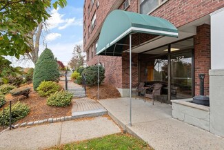 122 Main St Unit 202, Stoneham, MA 02180