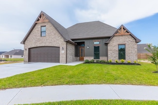 231 Coco Palms Ln, Lumberton, TX 77657