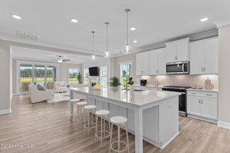 215 Windswept Ln, Beaufort, NC 28516