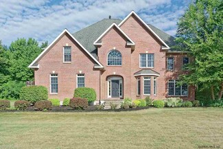 12 Riverwind Dr, Rexford, NY 12148