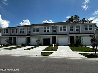 611 Holly Lakes Dr, Orange Park, FL 32073