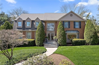 2346 Golfview Dr, Pittsburgh, PA 15241