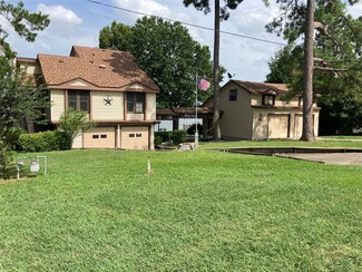 554 Harbor Dr, Onalaska, TX 77360