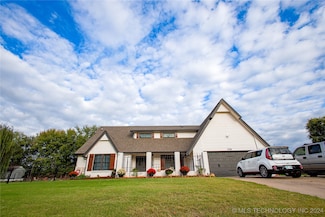 206 Phoenix Village Rd, Muskogee, OK 74403