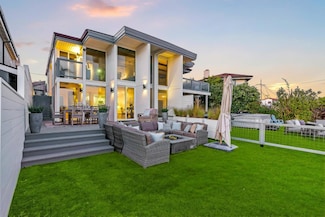 9 Rockview Dr, Santa Cruz, CA 95062