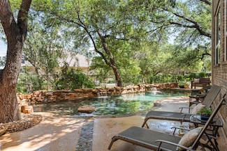 102 Cheerful Ct, Lakeway, TX 78734