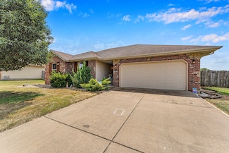 1108 E Lily Dr, Ozark, MO 65721