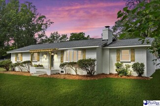 208 Cannon Dr, Hartsville, SC 29550