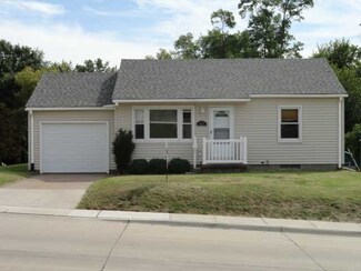 631 23rd St, Bettendorf, IA 52722