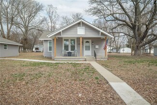 1107 E Maple St, Columbus, KS 66725
