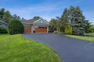 443 Vadnais Lake Dr, Saint Paul, MN 55127