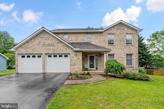31 Pembroke Ln, Falling Waters, WV 25419