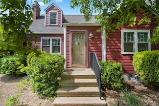 16 Lakeside Dr S, Piscataway, NJ 08854