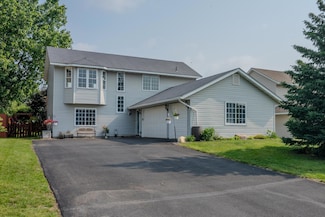 831 Jack Russell Ave, Shakopee, MN 55379