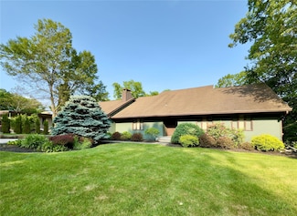 34 Brentwood Dr, Poughkeepsie, NY 12603