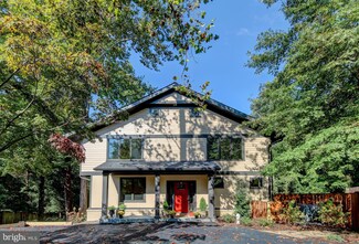 8025 Riverside Dr, Cabin John, MD 20818