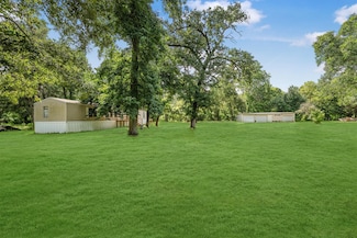 2 Creek Rd, Huntsville, TX 77320