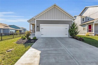 8773 SW Brickell Dr, Lee's Summit, MO 64064