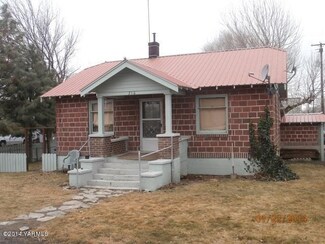 210 N Tieton Rd, Tieton, WA 98947