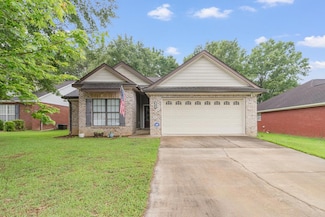104 Gaffney Ct, Dothan, AL 36305