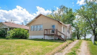 1305 N 7th St, Chariton, IA 50049