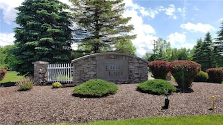 8454 Eagle Creek Dr, Garrettsville, OH 44231