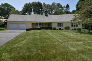 6 North Dr, Middletown, RI 02842