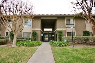611 S La Veta Park Cir Unit 221, Orange, CA 92868