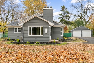 615 Polo Dr, Wheaton, IL 60187