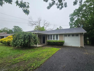 114 Granny Rd, Farmingville, NY 11738