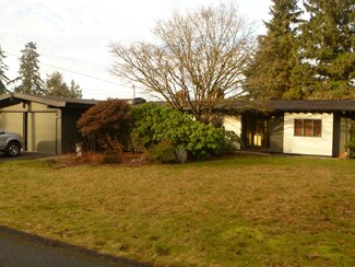 8242 NE 159th St, Kenmore, WA 98028
