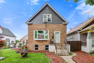 3252 S 14th St, Milwaukee, WI 53215