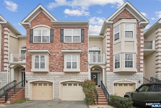 86 Osprey Ct, Secaucus, NJ 07094