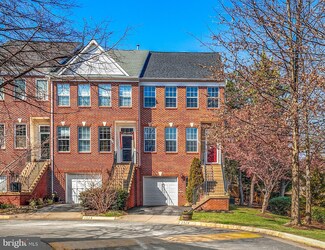 2526 James Monroe Cir, Herndon, VA 20171