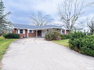 1624 Summit Dr, Pekin, IL 61554