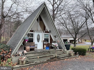 15 Rock Gap Rd, Berkeley Springs, WV 25411