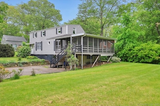 28 Arlington Rd, Coventry, CT 06238