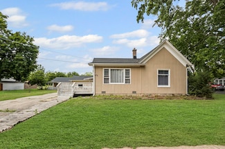 906 N State St, Marengo, IL 60152