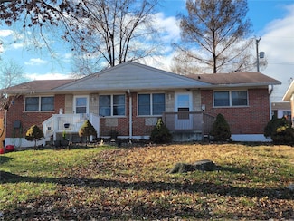 210 Carrington Ln, Saint Louis, MO 63125