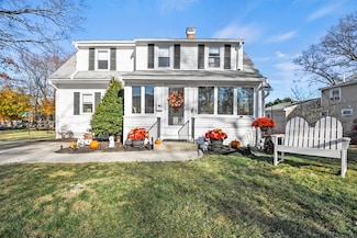 18 Davis St, Walpole, MA 02081