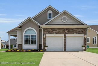 32 Sea Girt Ln, Waretown, NJ 08758