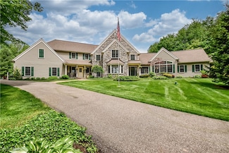 10360 Sawmill Dr, Chardon, OH 44024