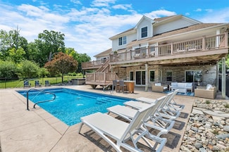 1401 Oklahoma St, Waterford, MI 48327